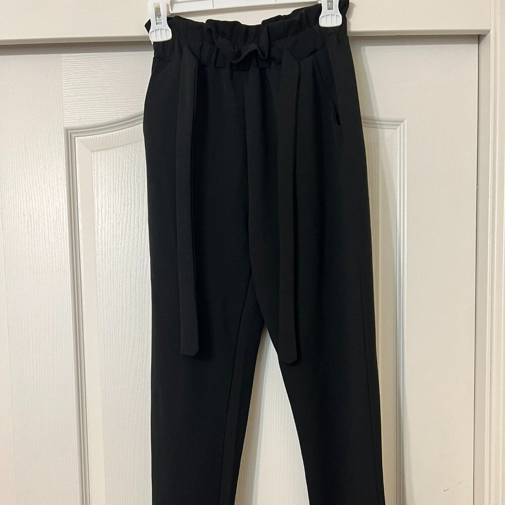 Women's Black Paperbag Waist Pants - SOHO APPAREL - Size Medium - Worn Once